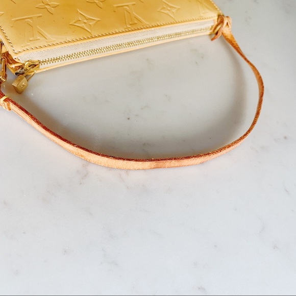 *SOLD* Louis Vuitton Vernis Pochette - Picture 5 of 16